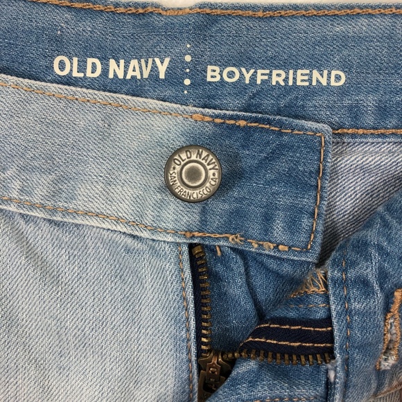 NWT Old Navy Light Denim Distressed Shorts - Picture 4 of 4